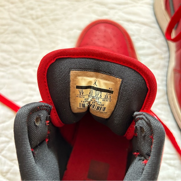 Air Jordans red Size 5 Youth - Picture 6 of 7
